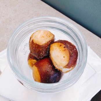 Wingtips Lounge - Cheese-stuffed pretzel bites - Airport Lounges Near Me - St. Louis, Missouri Wingtips Lounge - Cheese-stuffed pretzel bites - Airport Lounges Near Me - St. Louis, Missouri