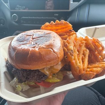 RILEY'S FOOD TRUCK - Food Trucks Near Me - Vallejo, California RILEY'S FOOD TRUCK - Food Trucks Near Me - Vallejo, California
