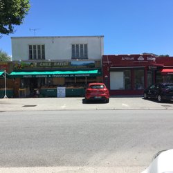 Chez Batist - The storefront.   Very easy to park, get in, and get out.