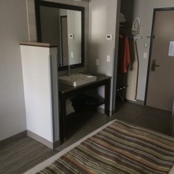 Stafford Inn - Remodeled room