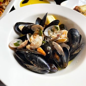 Paliotti's Italian Kitchen & Bar - a bowl of musselling - Italian Near Me - Chilliwack, British Columbia Paliotti's Italian Kitchen & Bar - a bowl of musselling - Italian Near Me - Chilliwack, British Columbia