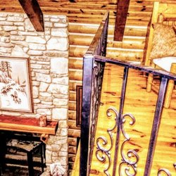 Cherokee Mountain Luxury Log Cabins - Bird Clan Cabin fireplace