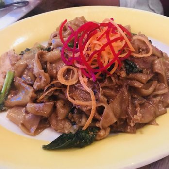 Cha Ba Thai - Pad Se Ew with Chicken - Thai Near Me - Long Beach, New York