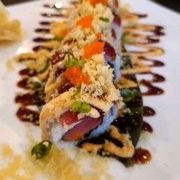 The osha roll had fresh and savory cuts of fish and paired nicely with crunchy tempura flakes, eel sauce, and spicy mayo drizzled on top! The osha roll had fresh and savory cuts of fish and paired nicely with crunchy tempura flakes, eel sauce, and spicy mayo drizzled on top!