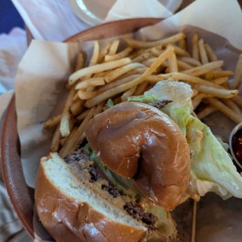 Bay Bar & Grill - Smash Burger - Sports Bars Near Me - Capitola, California
