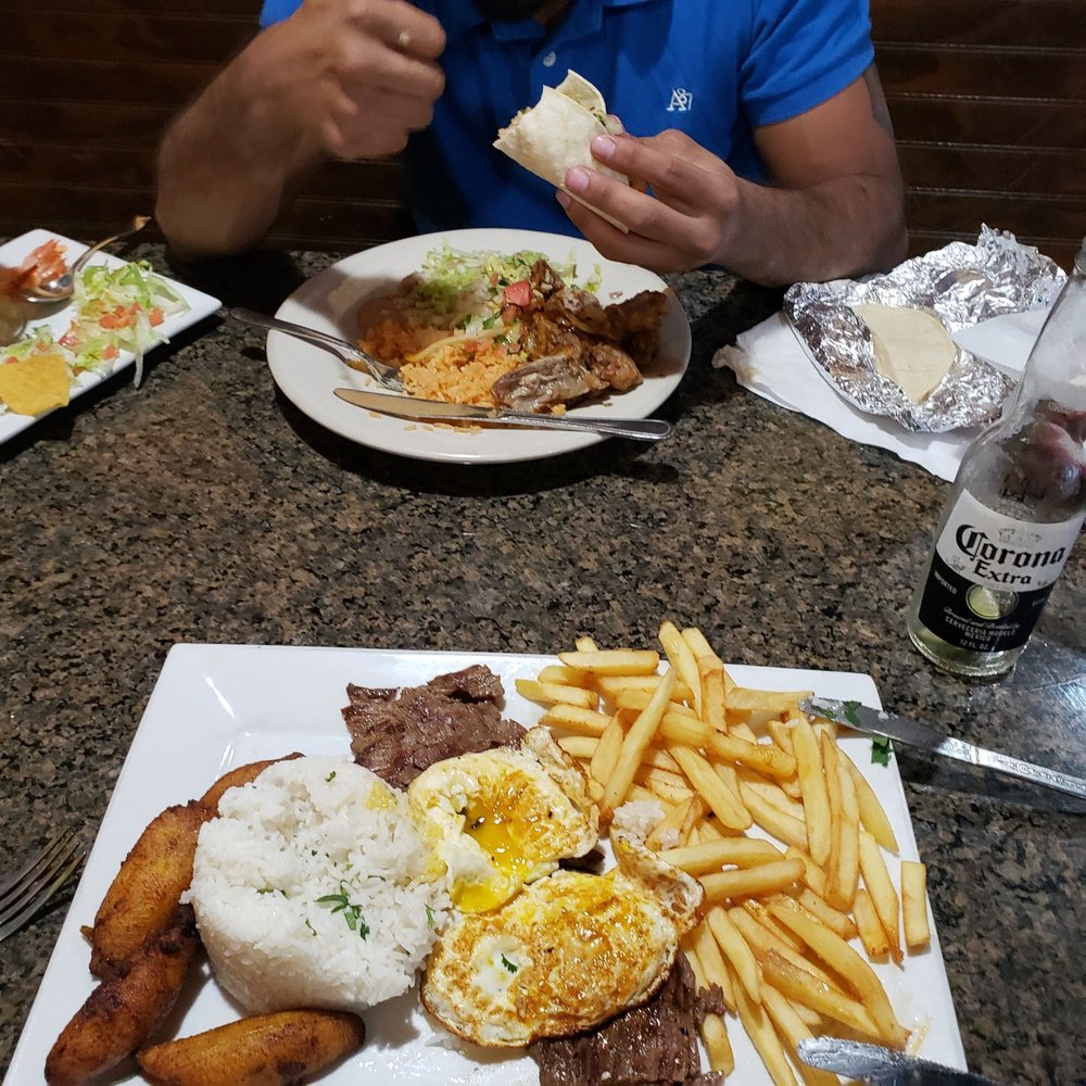 Bistec a lo pobre y carnitas Bistec a lo pobre y carnitas