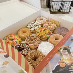 Sweet Daze Donut & Boba - Fancy Donut, Glaze, Marshmallow Donut, Blueberry Donuts, Crumble Cakes, Jelly Fill Donuts, Mix Donuts