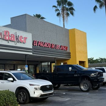 El Palacio de los Jugos - Cuban Near Me - Hialeah, Florida