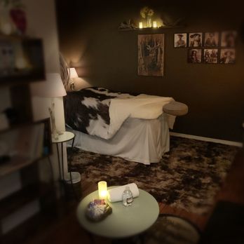 Ahhhmmm Massage Therapy - Cozy massage room - Massage Therapy Near Me - Payson, Arizona Ahhhmmm Massage Therapy - Cozy massage room - Massage Therapy Near Me - Payson, Arizona