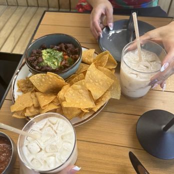 La Popular Hollywood - , Horchatas and Guacamole - Mexican Near Me - Hollywood, California