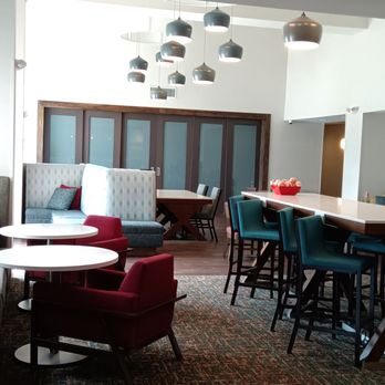 Hampton Inn Clewiston - Continental breakfast sitting area. - Hotels Near Me - Clewiston, Florida
