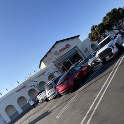 Vallarta Supermarkets - Big parking lot