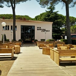 Camping Cypsela - Le bowling et sa terrasse...