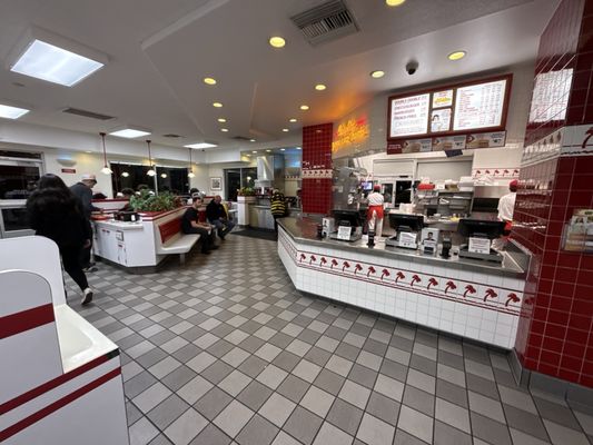 In-N-Out Burger by null