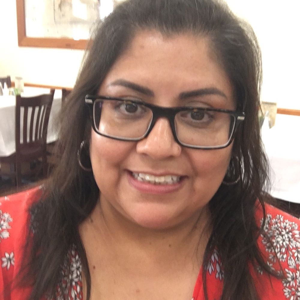 Uptown Blanco Restaurant - Me- the organizer , the travel agent - American Near Me - Blanco, Texas