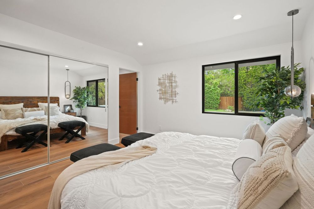 Slide of Dream Team Home Builders