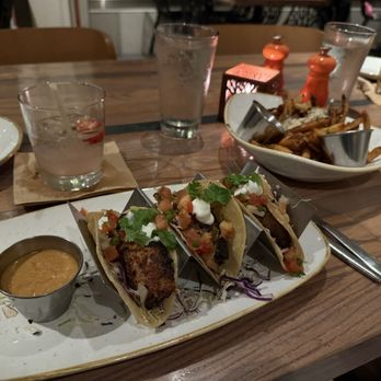 Monkeypod Kitchen - Fish tacos and truffle fries - Tacos Near Me - Honolulu, Hawaii