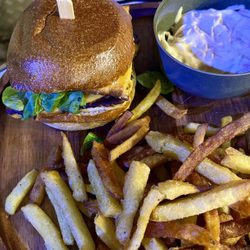 Le Square - Hamburger and frites!