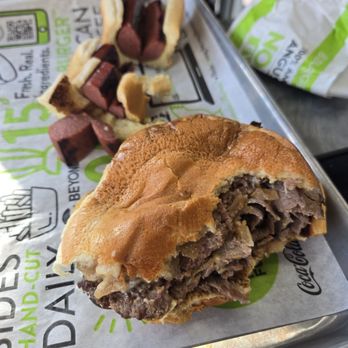 BurgerFi - Prime rib burger and kids hot dog - Burgers Near Me - Altamonte Springs, Florida