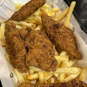 Tottenham Hotspur Stadium - Southern Fried Chicken (strips) - Chicken Breast Fillet Strips with American dipping sauce and fries - Stadiums & Arenas Near Me - London, XGL