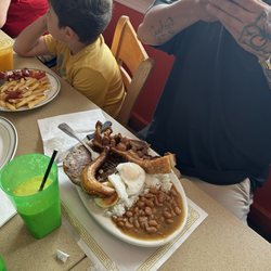 Pollos Mario Steak House & Seafood - Bandeja típica