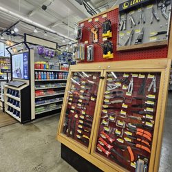 Wilco Farm Store - McMinnville - 10/12/2024 - Ohhh knives.... drool...