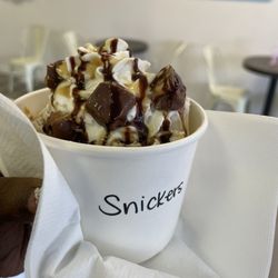 Sweet Dreams Tasty Treats - Snickers why wait? Rolled ice cream with snickers topped with whipped cream