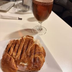 El Mos - Ham and Swiss Croissant & Turía Cerveza