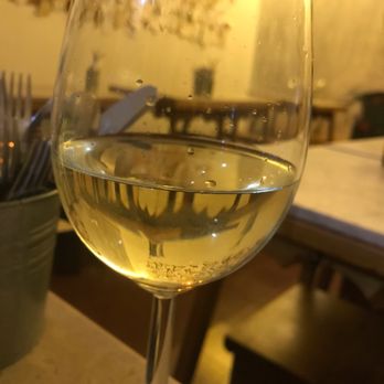 Petisqueira Conqvistador - Green wine - Portuguese Near Me - Lisbon, 11 Petisqueira Conqvistador - Green wine - Portuguese Near Me - Lisbon, 11