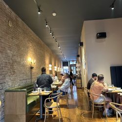 Burnt Rose Wine Bar & Restaurant - Ambiance is so good. And it smells amazing in here!!