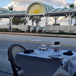 Caffe Luna Rosa - Outside view