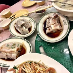 Steamed long rice noodles with different fillings