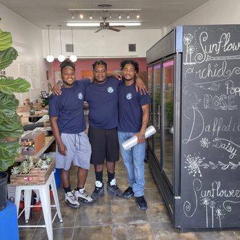 Fit Movers - Super Crew!! Anthony, Tray, Keon!!! - Movers Near Me - Bakersfield, California