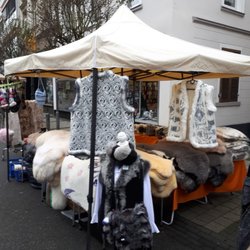 Frohnhauser Wochenmarkt - Naturfelle in hervorragender Qualität und in natürlicher Gerbung stehen bei Lammfell-Trend hoch im Kurs-Temperaturausgleich.