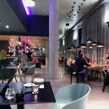 MOXY Vienna Airport - Rear Lobby - Hotels Near Me - Wien, 3 MOXY Vienna Airport - Rear Lobby - Hotels Near Me - Wien, 3