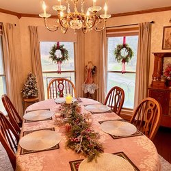 Cameo Rose Victorian Country Inn - Guest Dining Room at Christmas Time