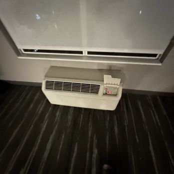 Hampton Inn & Suites Poughkeepsie - AC UNIT - Hotels Near Me - Poughkeepsie, New York