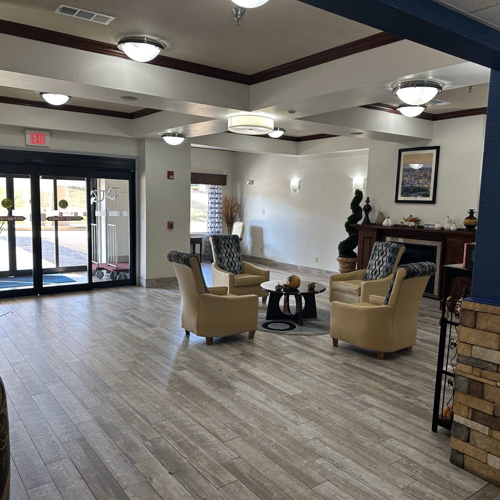 Holiday Inn Express Clanton - Front lobby - Hotels Near Me - Clanton, Alabama Holiday Inn Express Clanton - Front lobby - Hotels Near Me - Clanton, Alabama