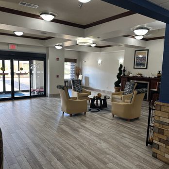 Holiday Inn Express Clanton - Front lobby - Hotels Near Me - Clanton, Alabama
