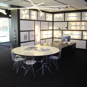 Sky Tunnel Construction - a conference room with a table and chairs - General Contractors Near Me - Los Angeles, California Sky Tunnel Construction - a conference room with a table and chairs - General Contractors Near Me - Los Angeles, California