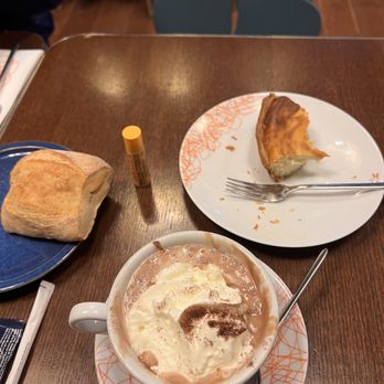 Café Campana - Cafes Near Me - Paris, 75