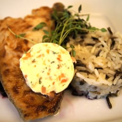 Restauracja Tamarynd - Halibut pieczony w maśle łososiowym  z białym i dzikim ryżem z glazurowanymi buraczkami