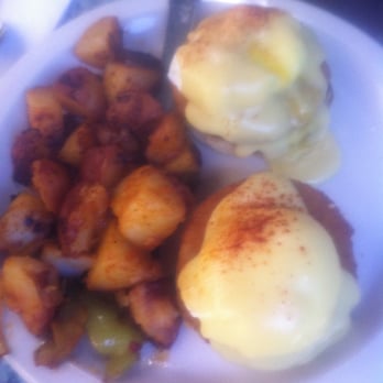 Bill's Cafe - Crab cakes benedict with seasoned potatoes - American Near Me - San Jose, California Bill's Cafe - Crab cakes benedict with seasoned potatoes - American Near Me - San Jose, California