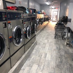 The Laundry - 8:53am on a Wednesday - Laundromat Near Me - Brooklyn, New York