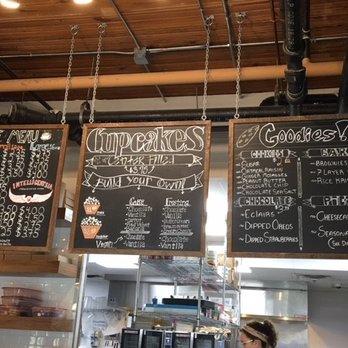 Molly's Cupcakes - Cupcakes Near Me - Chicago, Illinois