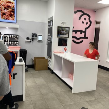 Crumbl - Novi - Bakeries Near Me - Novi, Michigan