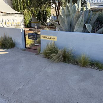 The Lincoln Marfa - Lincoln hotel entry (one of many) - Hotels Near Me - Marfa, Texas