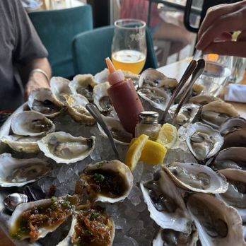 Salt & Barrel - Mix of oysters - Seafood Near Me - Bay Shore, New York Salt & Barrel - Mix of oysters - Seafood Near Me - Bay Shore, New York