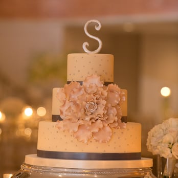 Fluffy Thoughts Cakes - Photo of my Wedding Cake they did.  Awesome Job! - Bakeries Near Me - McLean, Virginia
