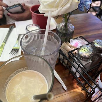 Tower Cafe - White mocha and regular coffee with the beautiful flowers - Breakfast & Brunch Near Me - Sacramento, California